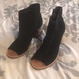Toms Black Majorca booties like new